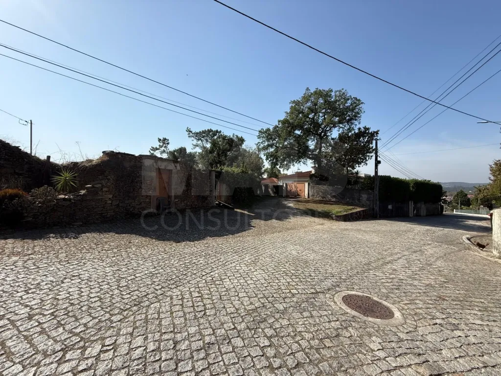 Moradia em Ruína com Terreno de 1135m2| Agrela | Santo Tirso