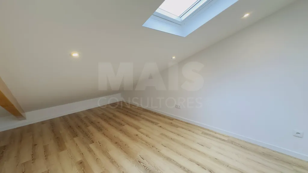 Fully Renovated 4-Bedroom Apartment | Downtown Lourinhã | Space, Elegance, and Comfort