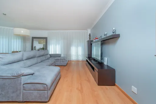 3-Bedroom Apartment with Parking in the Oliveirinhas Development in Samora Correia