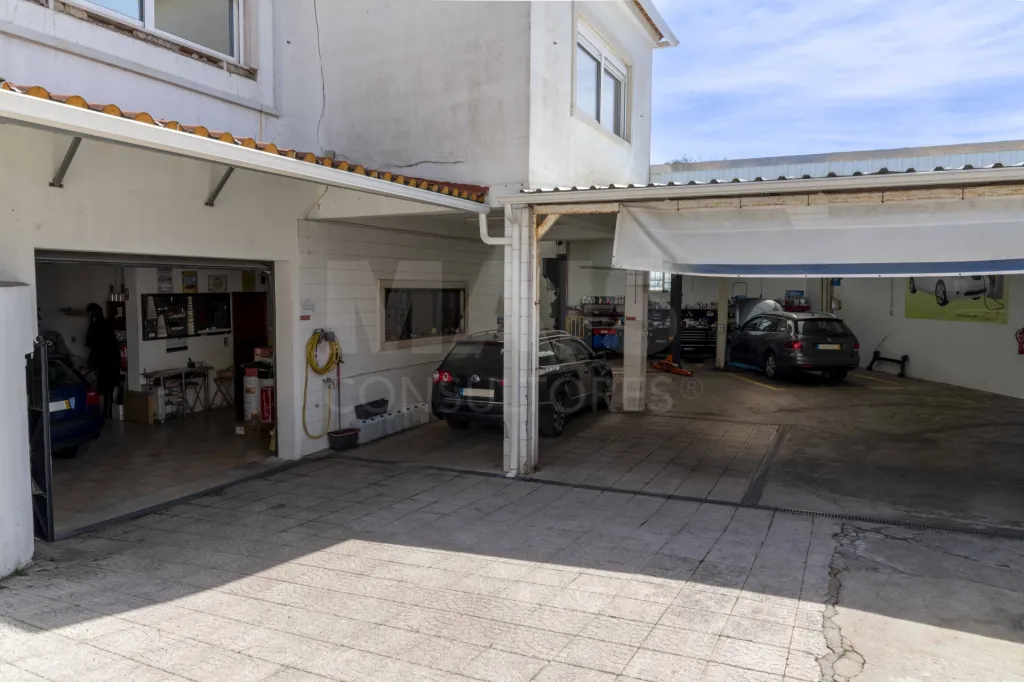 Moradia T5, com garagem e espaço exterior, Caneças