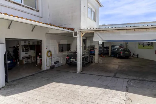 Moradia T5, com garagem e espaço exterior, Caneças