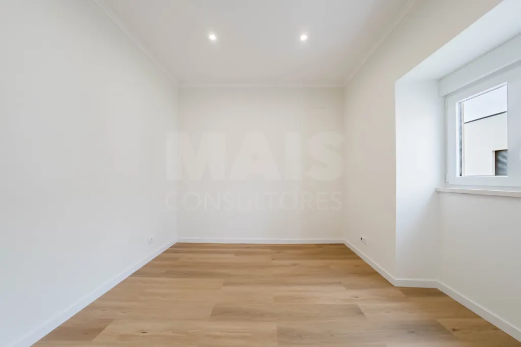 Moradia Geminada T3, Totalmente Remodelada