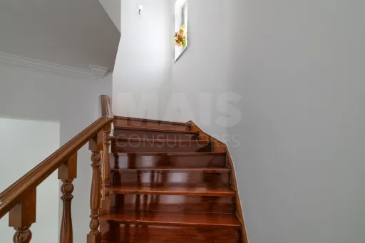 Moradia Isolada T4 Renovada — Abuxarda / Alvide, Cascais