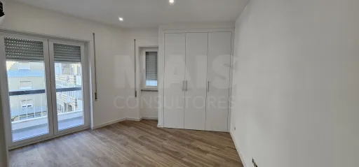 Renovated 2-Bedroom Apartment, Brand New, Dafundo