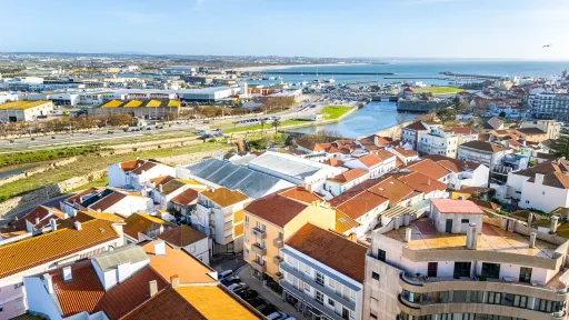 2 bedroom apartment in the center of Peniche