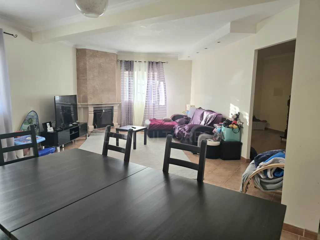 Moradia geminada T3 com garagem box e pátio de 60 M² | Alfeizerão