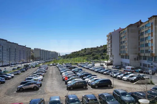 T2 Renovado com Vista Rio | Av. Mouzinho de Albuquerque