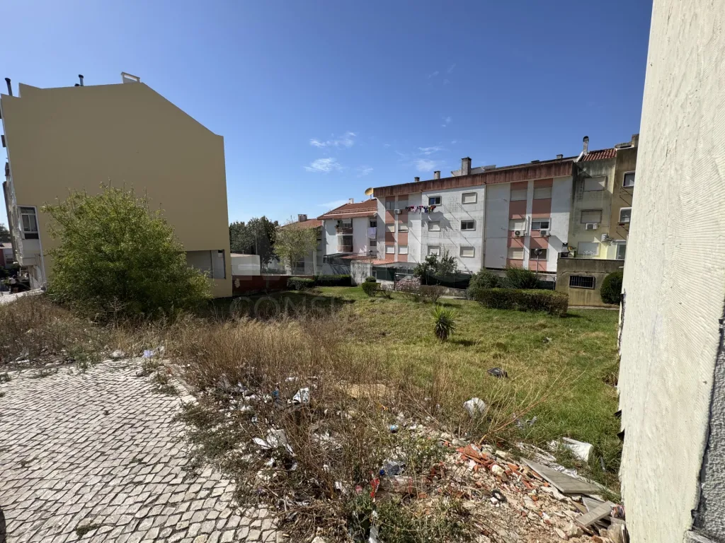 Terreno Urbano - Construção Brandoa, Amadora