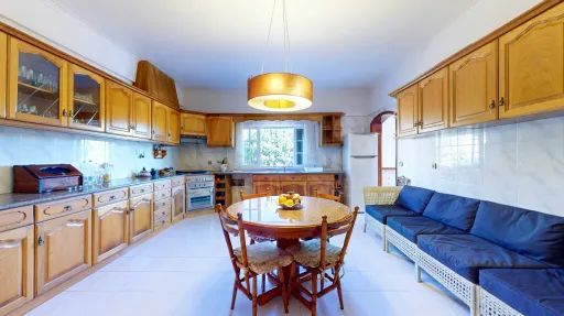 Moradia T5, na calhandriz com piscina