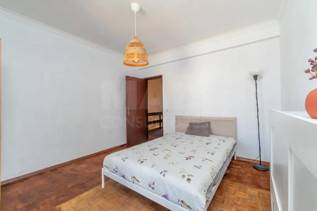 4-Bedroom House in Downtown Samora Correia