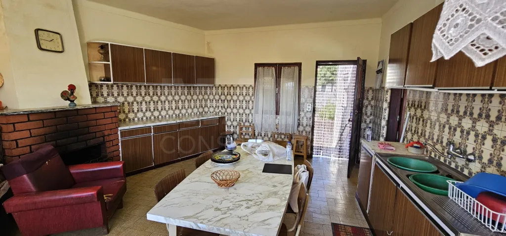 Moradia 2 Pisos centro Peroviseu c/ Terreno 500m2 e Garagem
