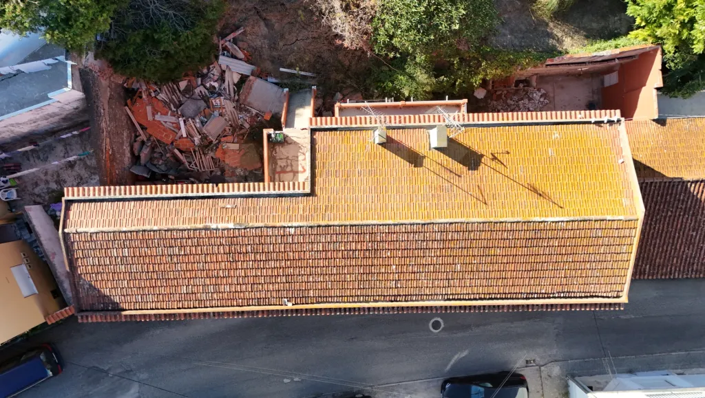 Prédio em propriedade total, localizado numa zona central da Lourinhã,