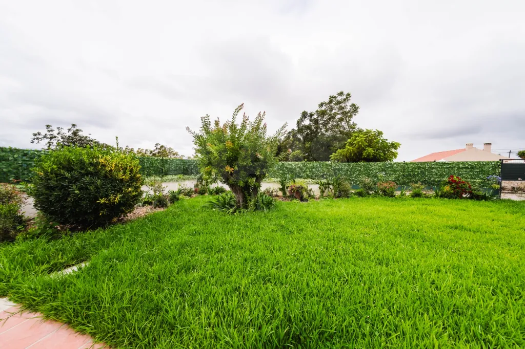 Moradia T3+2 com piscina e jardim a 8km de Caldas da Rainha