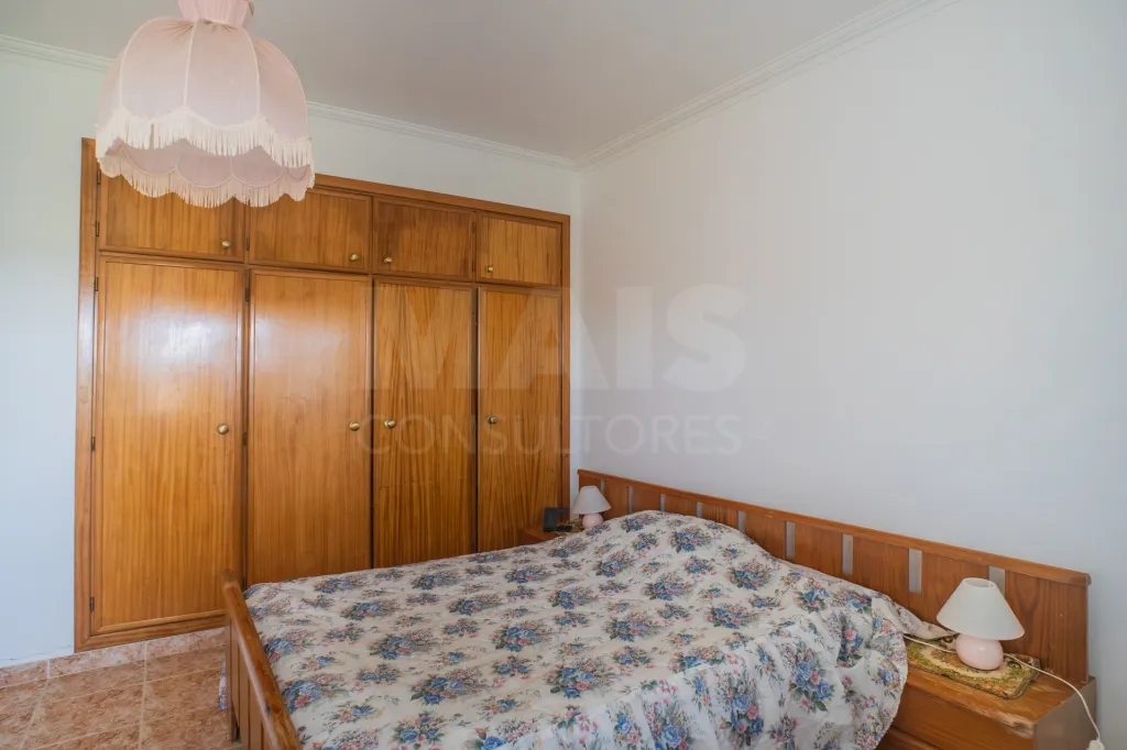 Moradia T2 com Cave Ampla e lote de 900 m²