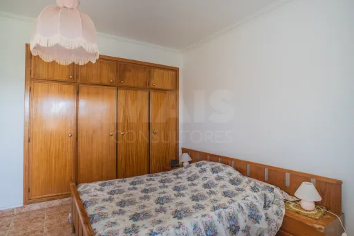 Moradia T2 com Cave Ampla e lote de 900 m²