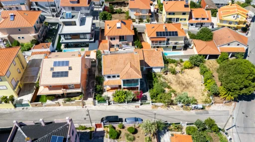 Moradia T3 com garagem e logradouro no Bairro do Trigache Norte