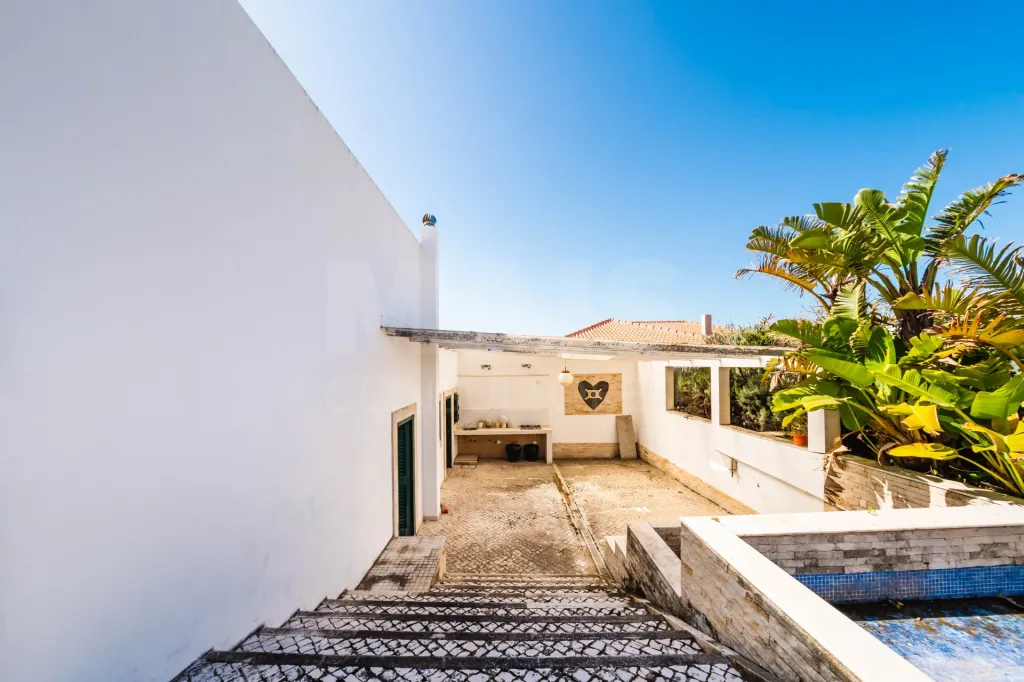 Moradia T5 em Lourinhã com Vista Mar, Piscina Aquecida e Jardim