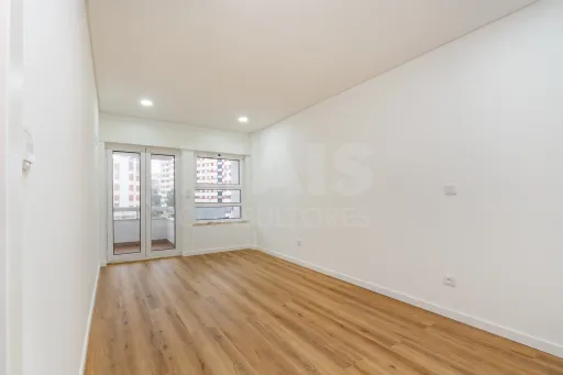 Fully refurbished 3-bedroom apartment | parking space, in Quinta da Piedade - Póvoa de Santa Iria