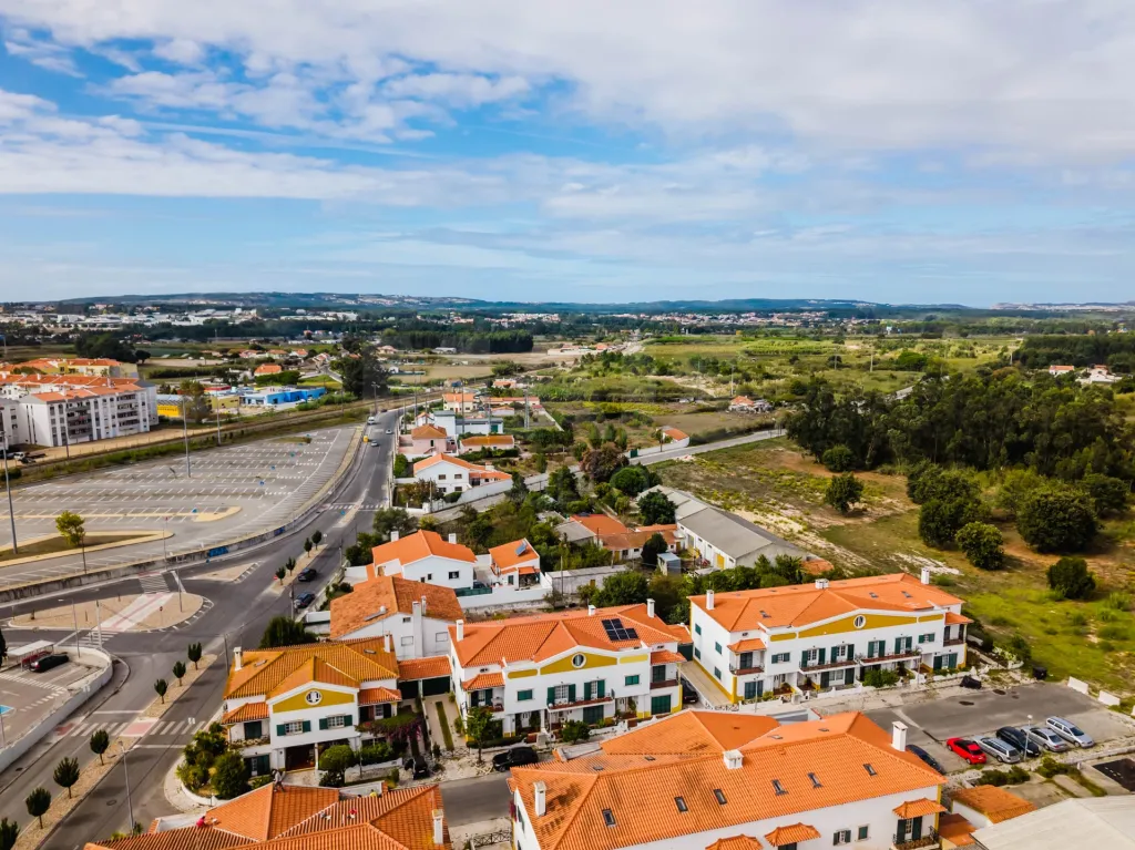 NÃO PUBLICAR Moradia T3 Semi-Nova no centro da cidade com garagem e terraço privativo