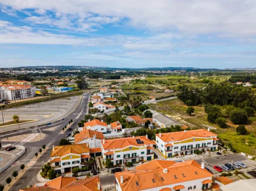 NÃO PUBLICAR Moradia T3 Semi-Nova no centro da cidade com garagem e terraço privativo