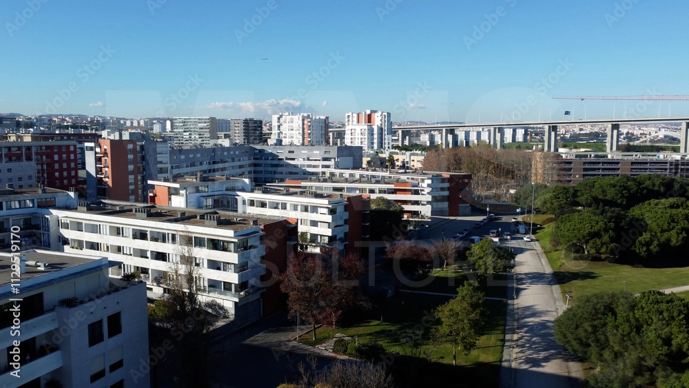Apartamento T4 no Parque das Nações -Lisboa , com varanda, 2 lugares de Estacionamento e arrecadação