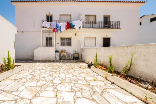 2-Bedroom Apartment with Private Backyards and Garage, 900 m from São Bernardino Beach