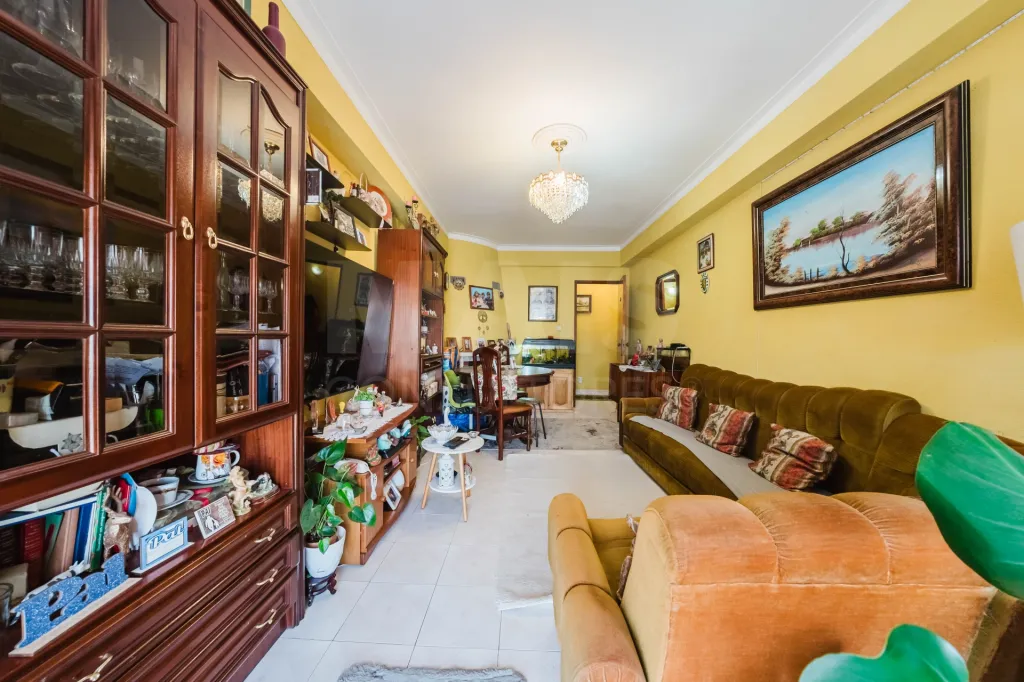 Spacious 3-Bedroom Apartment in Downtown Lourinhã with a Balcony and Terraces