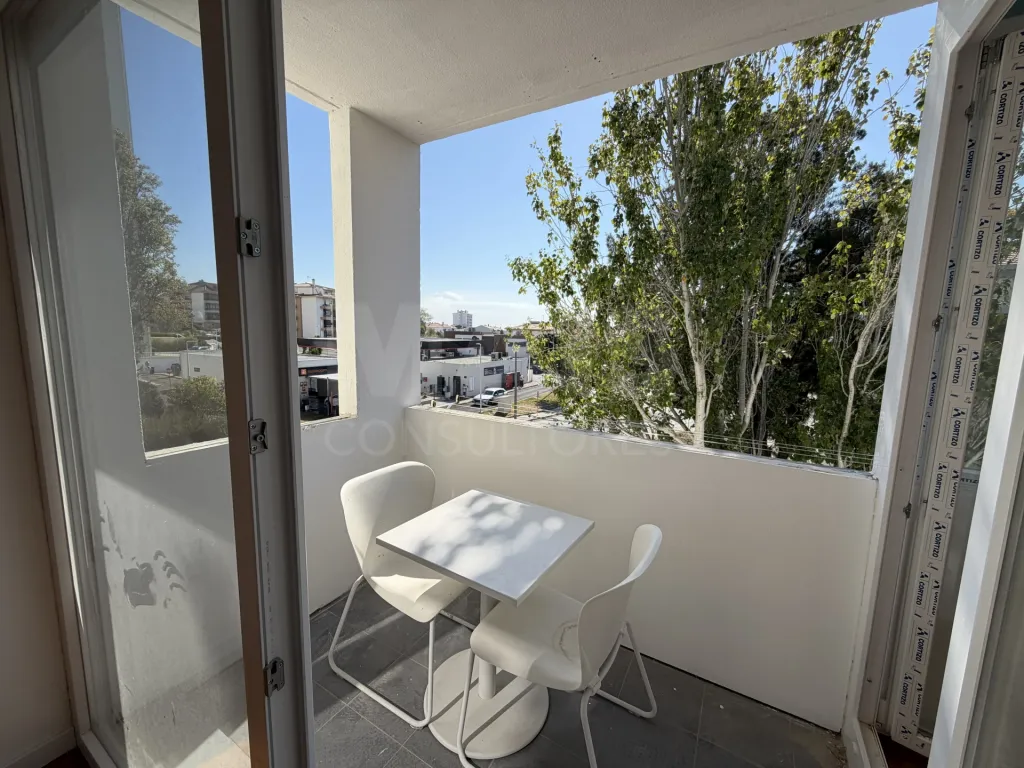T3 remodelado na Parede: bairro tranquilo, a 10 minutos a pé da praia