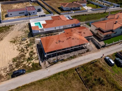 4 bedroom villa with pool near the beaches