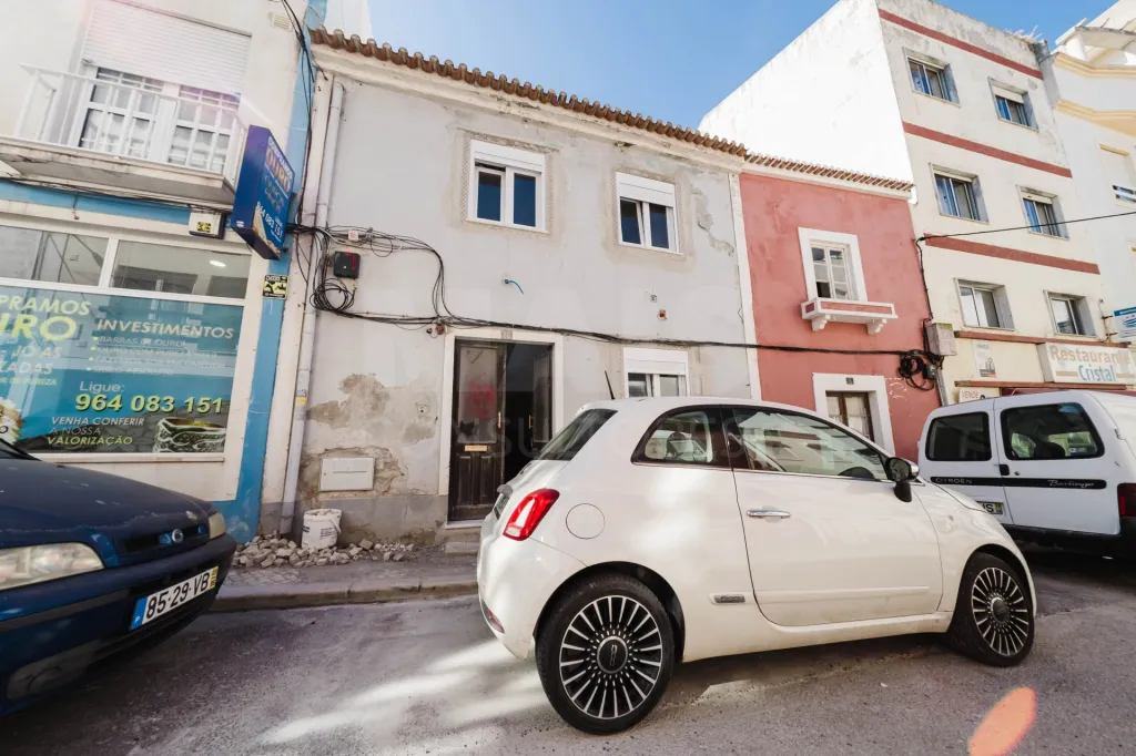 Moradia totalmente remodelada no coração de Peniche!