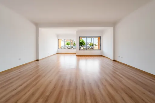 Apartamento T2 Semi-Novo | Terraço | Garagem | Bombarral