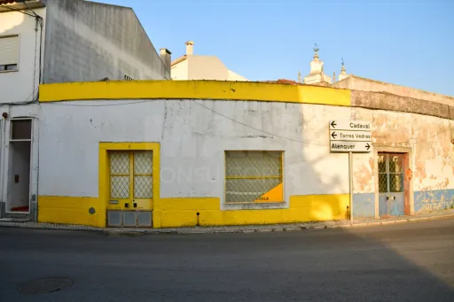 Loja no Centro da Aldeia da Merceana