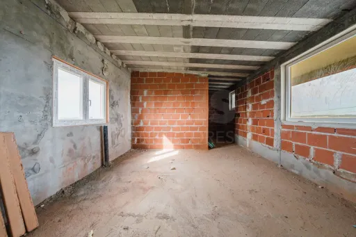 Unidade com Licença Industrial + Projeto Prévio para Hospedagem | 5.390 m² | Ferrel