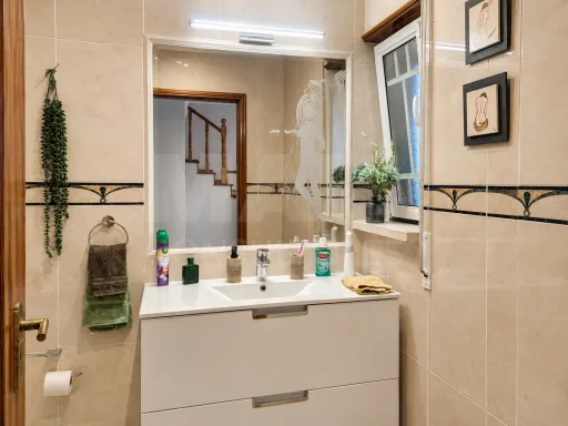 Moradia T3+1 pronta a habitar | Garagem fechada, pátio com churrasqueira e a 5 min das praias !