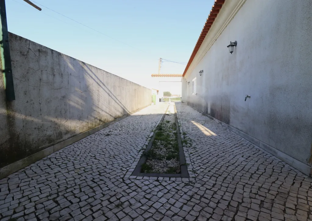Moradia Térrea T4 Isolada, com Terreno e Garagem Samora Correia