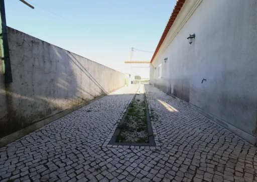 Moradia Térrea T4 Isolada, com Terreno e Garagem Samora Correia