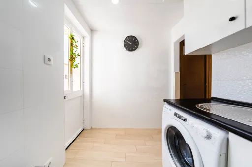 Apartamento T3+1 no Centro de Peniche com Terraço Privativo e Elevada Rentabilidade