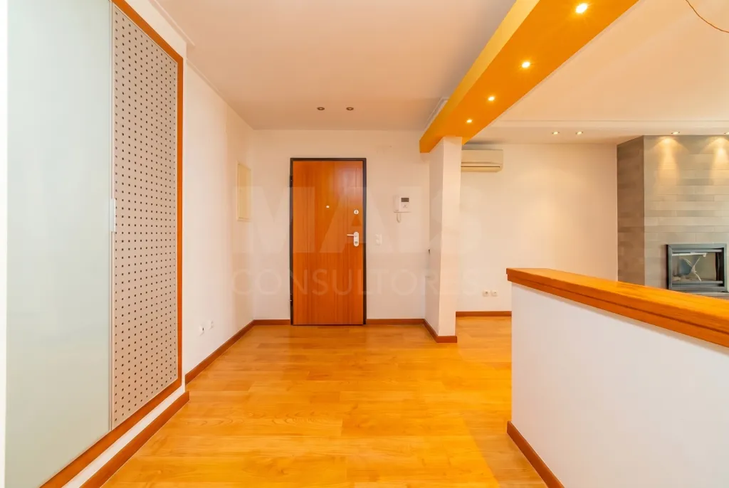 Apartamento T3 com garagem e arrecadação