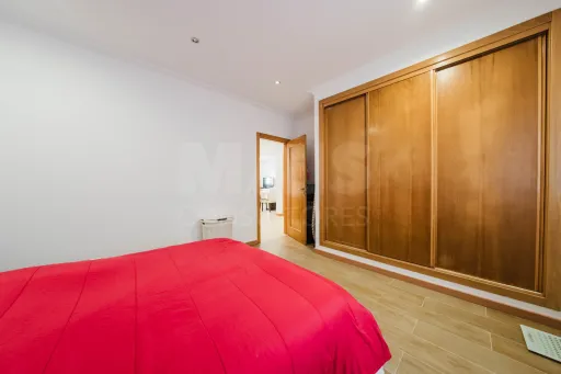Apartamento T2 com terraço e garagem nas Caldas da Rainha