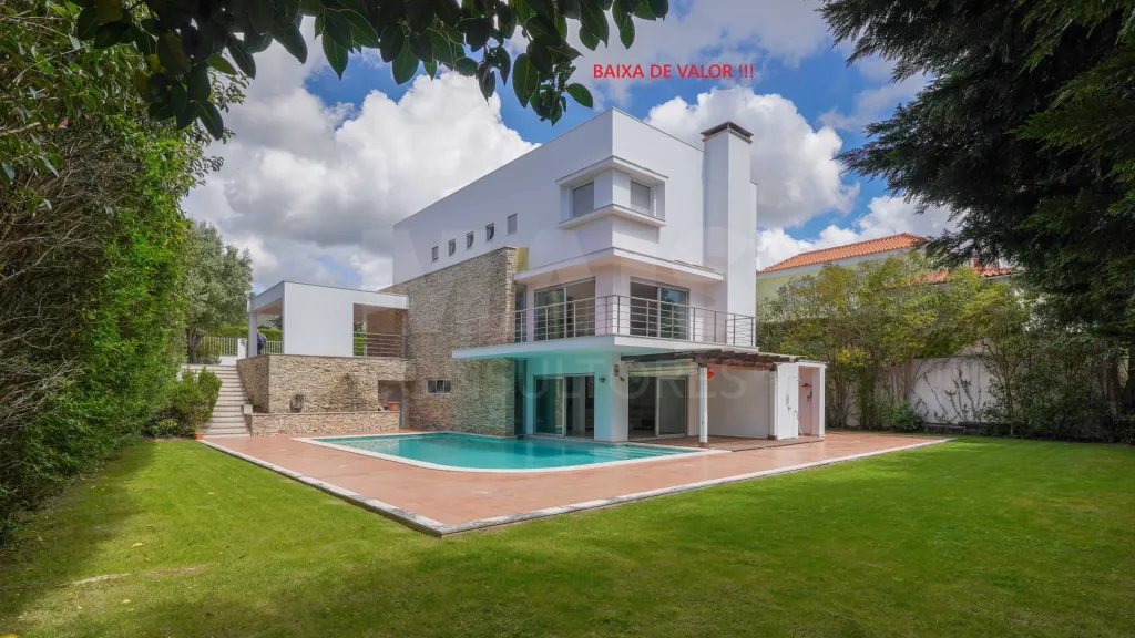 Moradia T4 isolada na Beloura ll (aproveite esta baixa)!