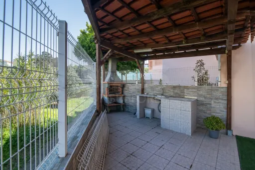 Andar de Moradia T4 com Terraço em Agualva-Cacém