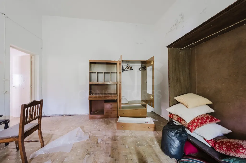 Moradia inserida num amplo terreno com 4.730 m²