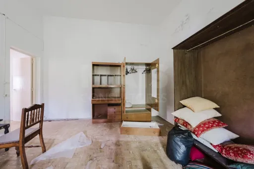 Moradia inserida num amplo terreno com 4.730 m²