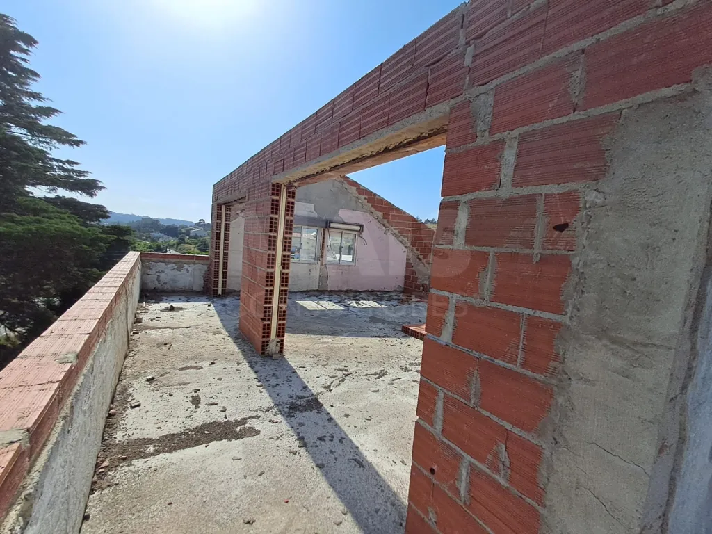 Moradia em construção em Salir de Matos