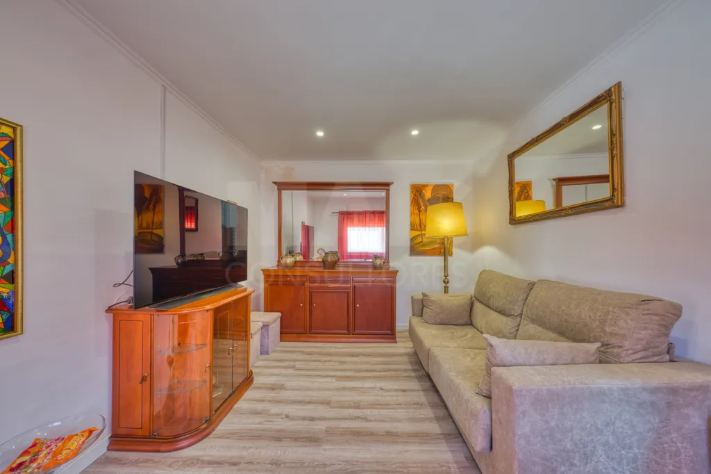 Viva com Espaço e Conforto: Moradia T4 com Anexo e Garagem em Coruche – Pronta a Habitar