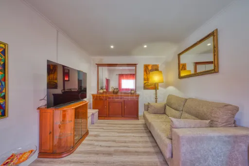 Viva com Espaço e Conforto: Moradia T4 com Anexo e Garagem em Coruche – Pronta a Habitar