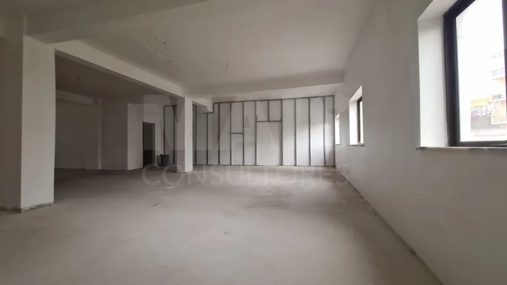 Loja para Transformação em Apartamento T3+1