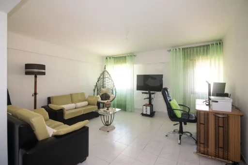 3 bedroom apartment in Carregado with generous areas