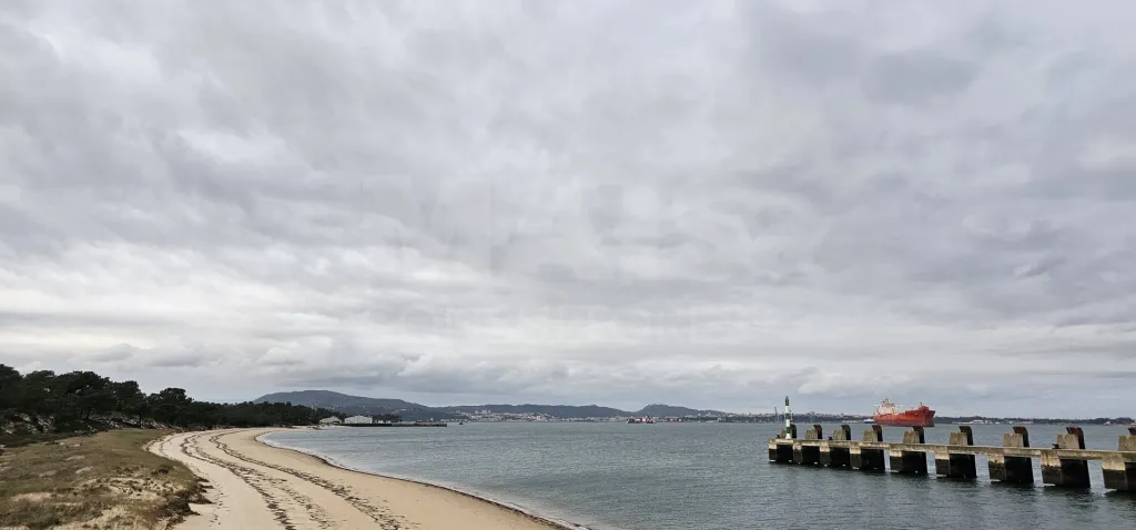 Moradia Contemporânea com terreno 700m2 em Soltroia – Próxima da Praia