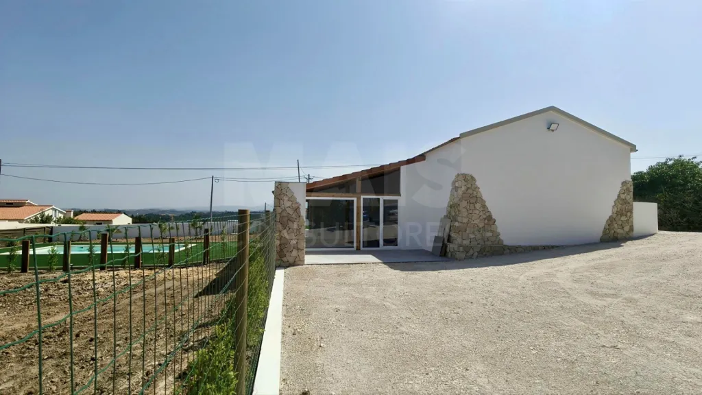 Single-Story 2-Bedroom + 1 House with Pool, Outbuilding, and 3,476 m² Lot | Comfort, Privacy, and Quality of Life
